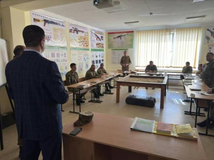 Տիգրան Աբրահամյանը այցելել է զորամաս, պատասխանել նորակոչիկներին հուզող հարցերին