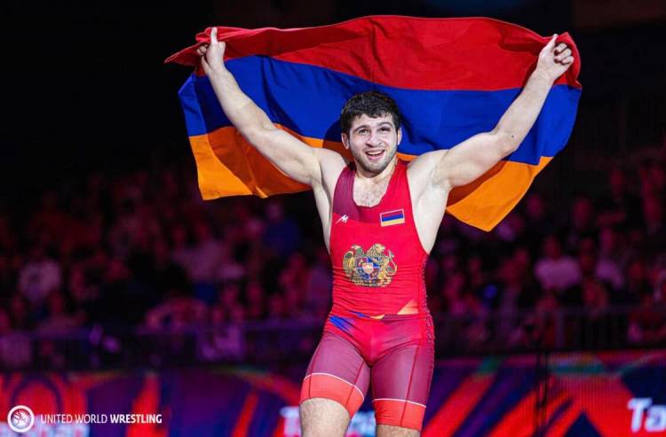 Մալխաս Ամոյանը դարձավ Եվրոպայի եռակի չեմպիոն՝ ջախջախելով թուրք մրցակցին (Տեսանյութ)