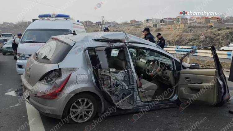 Խոշոր վթար. Արծվի արձանի մոտ Nissan-ը մի քանի պտույտ շրջվել է, բժիշկները պայքարում են վիրավորի կյանքի համար