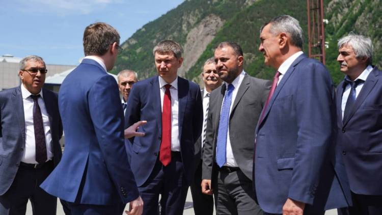 Անակնկալ հրաժարական