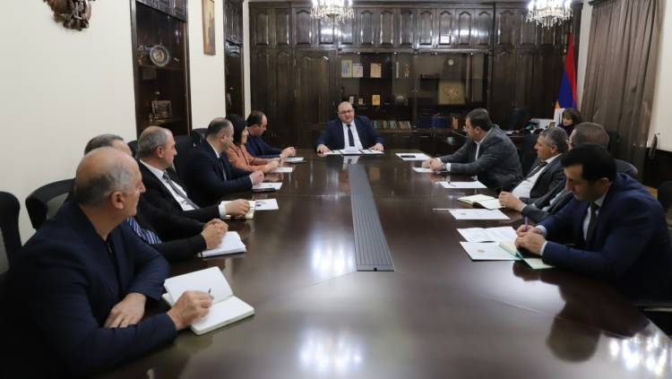 Քաղաքաշինական ծրագրերի ընթացք, գյուղատնտեսական աշխատանքների նախապատրաստություն․ ի՞նչ է քննարկվել Շիրակի մարզպետարանում