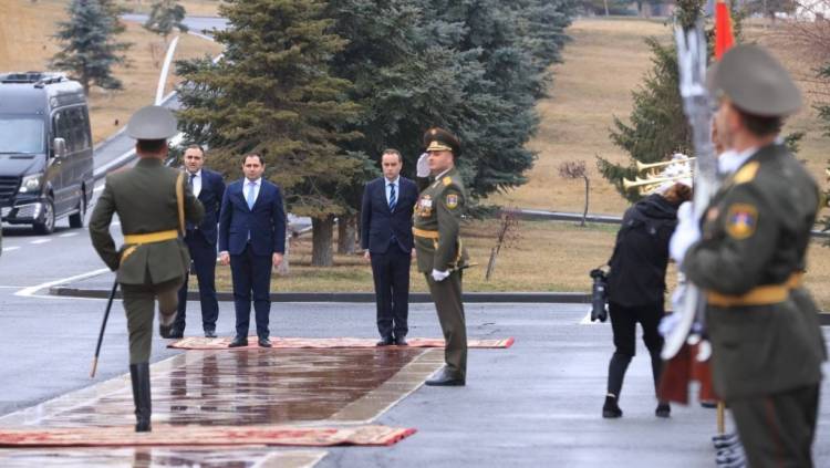 Պապիկյանն ընդունել է պաշտոնական այցով Հայաստան ժամանած Ֆրանսիայի զինված ուժերի նախարարին