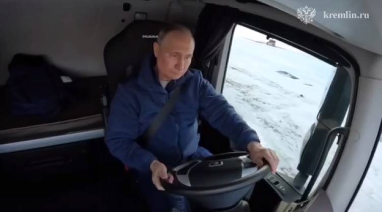 Վլադիմիր Պուտինը KamAZ է վարում (տեսանյութ)