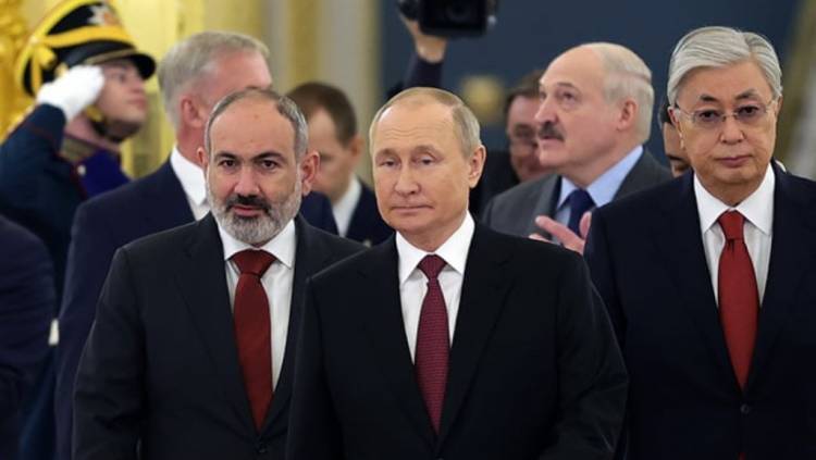 Երբ պատերազմի վտանգը ուժեղանում է, վազում են Մոսկվա, բայց երկու աթոռի վրա երկար նստել չի ստացվի