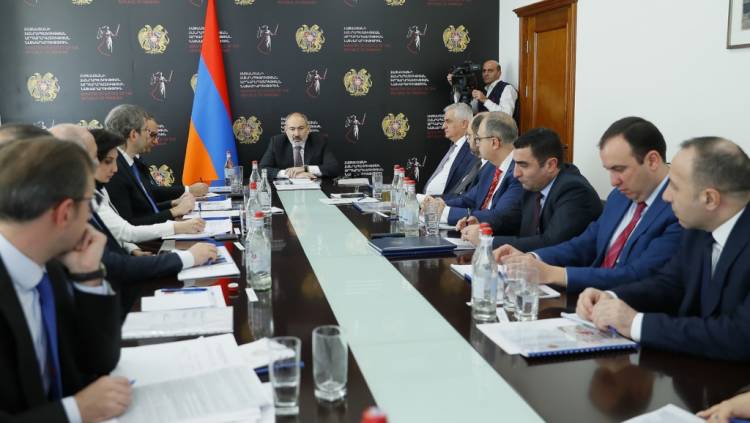 Ո՞ւմ է Փաշինյանը վստահելու նոր սահմանադրությունը գրելու հարցը. «Հրապարակ»