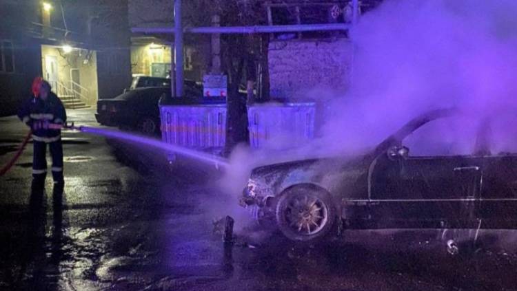 Աբովյանում Mercedes է այրվել. ի՞նչ է հայտնի