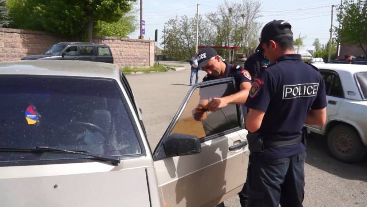 Ոչ մի ներում-բեկում. արդյո՞ք բոլոր դեպքերում են պարեկները տուգանում մգեցված ապակիների համար