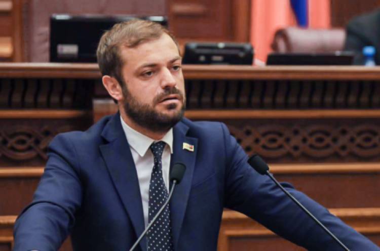 Վերջին պահին՝ հենց վարչության նիստին է որոշվել Գեւորգ Պապոյանին առաջադրել Էկոնոմիկայի նախարարի պաշտոնում. «Ժողովուրդ»