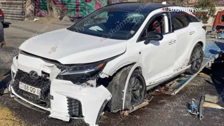 Ավտովթար՝ Երևանում. «գոլդ» համարանիշներով Lexus-ը Բաղրամյան պողոտայում բախվել է պատին, վիրավոր կա