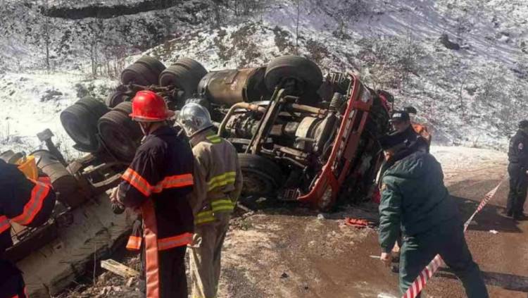 «Dongfeng» ավտոցիստեռնը (բեռնված 23 տ ավիաբենզինով) շրջվել է ձորը․ նոր մանրամասներ (տեսանյութ, լուսանկար)