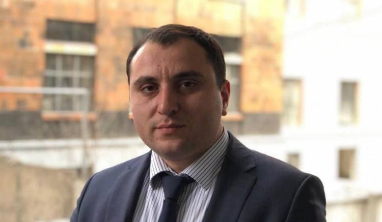 ՊԵԿ նախագահի տեղակալի կնոջ աշխատավարձը կրկնապատկվել է, մեքենայի արժեքը՝ եռապատկվել. «Ժողովուրդ»