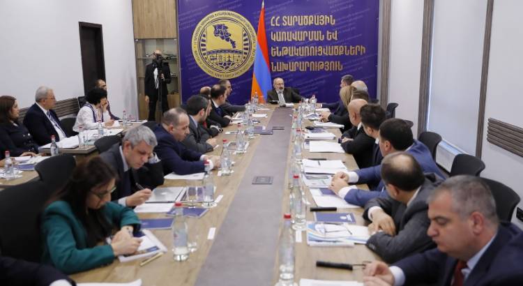 Ասֆալտը հանգիստ չի տալիս Նիկոլ Փաշինյանին