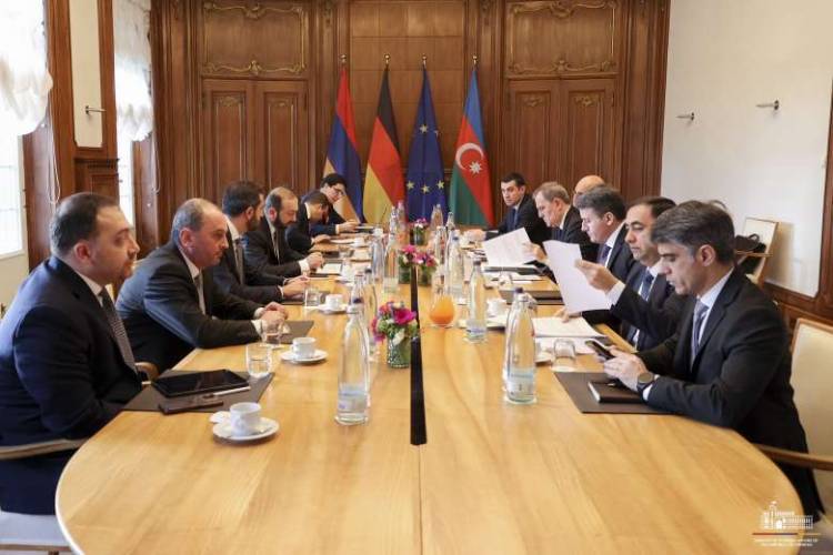 Եռակողմ հանդիպումից հետո շարունակվել են Միրզոյան-Բայրամով բանակցությունները