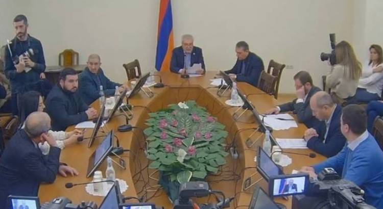 Զեկույցը՝ մայիսին. հատորյակներ են գրում․ «Հրապարակ»