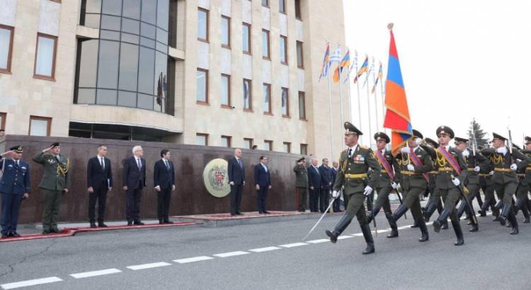 Պապիկյանն ընդունել է Հունաստանի ազգային պաշտպանության նախարարին