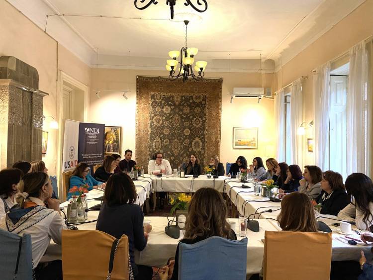Ընդդիմադիր եւ իշխանական կանանց երկխոսությունը չի ստացվել․ «Հրապարակ»
