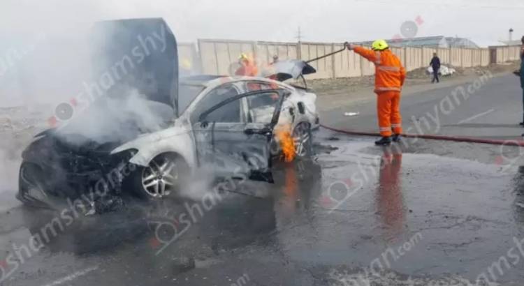 Արտակարգ դեպք՝ Էջմիածնում. Ford Fusion-ն ամբողջությամբ վերածվել է մոխրակույտի․ վիրավոր կա