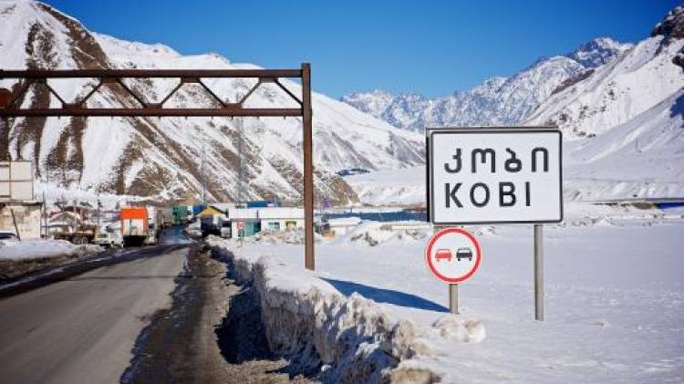 Լարսը փակ է բոլոր տեսակի տրանսպորտային միջոցների համար