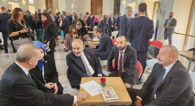 «Դուք չեք կարող բանակցել նրանց հետ, ովքեր եկել են ձեզ սպանելու»․ Դավիթ Անանյան