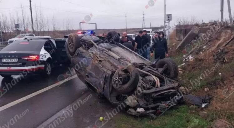 Խոշոր վթար՝ Արմավիրում․ բախվել են «Honda»-ն ու «Opel»-ը, որը գլխիվայր շրջվել է, վիրավոր կա