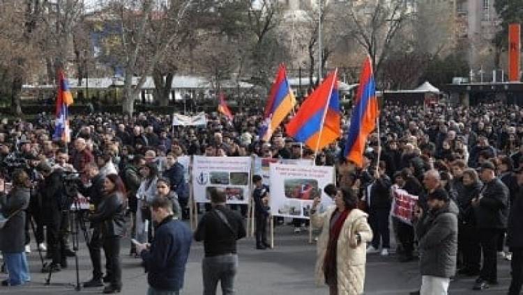 Երևանում արցախցիների առաջին ցույցից արցախցիները դժգոհ էին․ «Իրավունք»