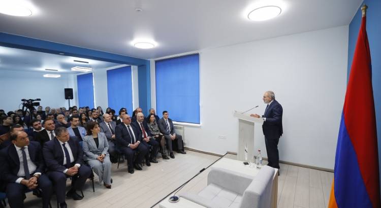 Փաշինյանը ծանոթացել է ՀՊՏՀ Գումրիի մասնաճյուղի ծրագրերին․ մի քանի հոգու համար հանդես է եկել դասախոսությամբ
