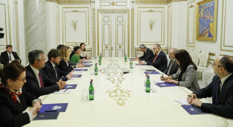 Փաշինյանն ընդունել է Ֆրանսիա-Հայաստան միջխորհրդարանական բարեկամական խմբի պատվիրակությանը