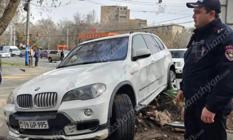 Երևանում բախվել են Mitsubishi-ն և BMW X5-ը. կա վիրավոր