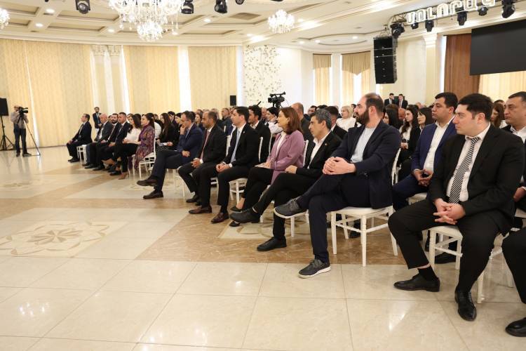 Գարիկ Սարգսյանը «բրեժնեւյան» ոճով քծնել, գովերգել է «շեֆին»․«Հրապարակ»