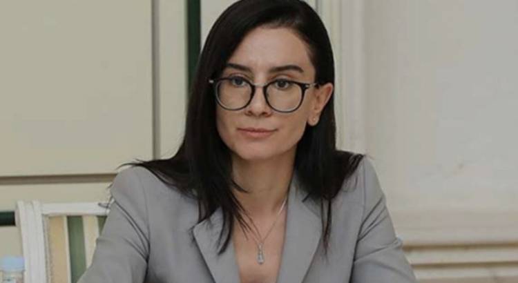 Տիկին դատախազը կոտրել է ոտքը