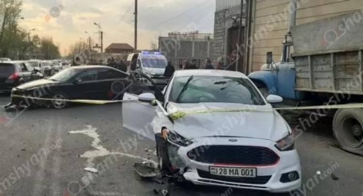 Երևանում բախվել են Volvo-ն, Ford-ն ու «ԶԻԼ» բեռնատարը. 4 վիրավորներից 2-ը երեխաներ են