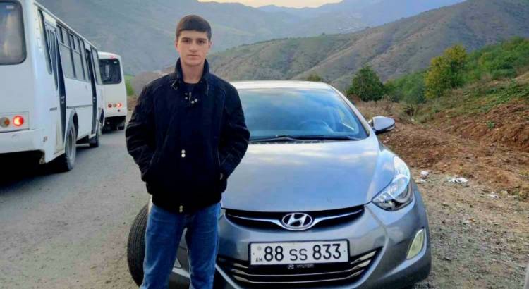 50 ժամ մեքենայի ղեկին․ 15-ամյա Սուրենը գաղթի ժամանակ փրկել է ընտանիքը