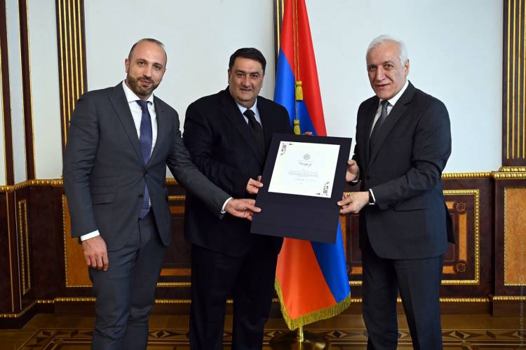 Վահագն Խաչատուրյանը շնորհակալագիր է հանձնել կոնյակի գործարանի ղեկավարությանը