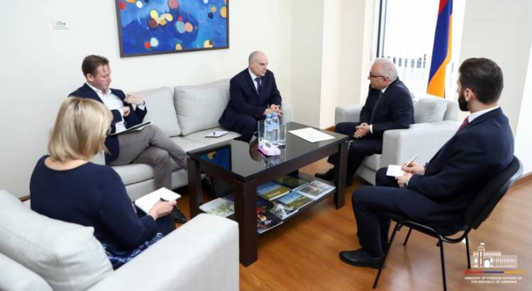 Ավստրալիայի դեսպանն հավատարմագրերի պատճենն է հանձնել․ նրան նաև «Խաղաղության խաչմերուկ» նախագիծն է ներկայացվել
