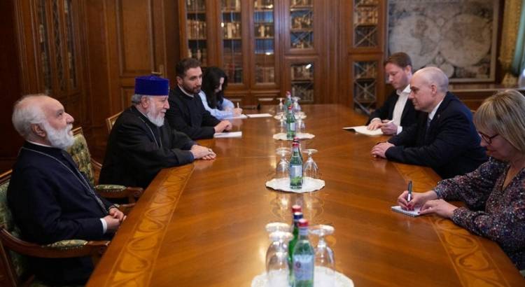 Կաթողիկոսն ընդունել է Ավստրալիայի դեսպանին․ մանրամասներ