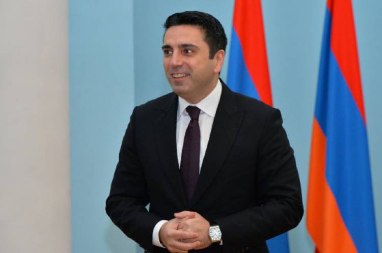 Ալեն Սիմոնյանը պարգևատրել է ոստիկանության գնդապետի և մայորի