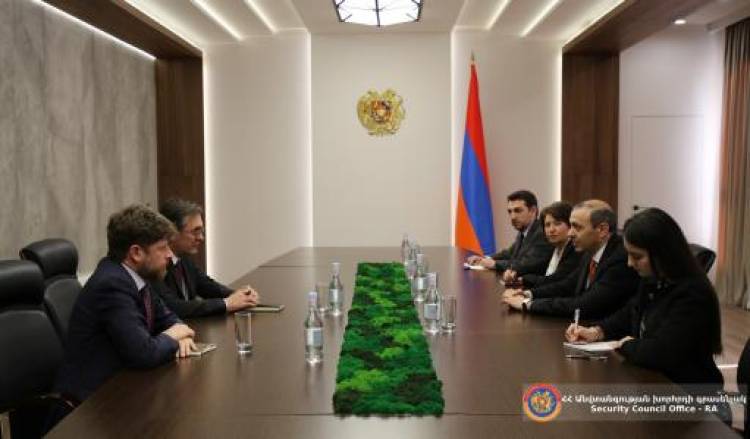 ԱԽ քարտուղարը ԵԱՀԿ ՄԽ ֆրանսիացի համանախագահի հետ կարևորել է ՀՀ-ԵՄ-ԱՄՆ հանդիպման արդյունքները