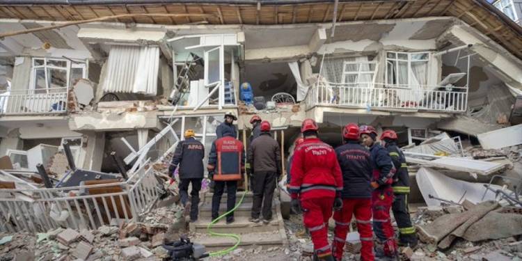 Թուրքիայում ուժգին երկրաշարժից հետո շենքեր են վնասվել (տեսանյութ)