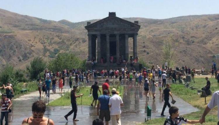 Վարդավառ. հեթանոսական սովորույթներով պահպանված քրիստոնեական տոն