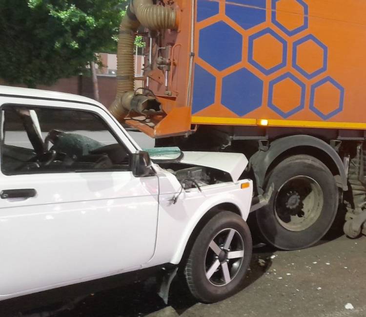 Իսակովի պողոտայում բախվել են «VAZ» -ն ու «KamAZ»-ը․ կան տուժածներ