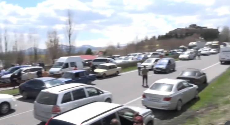 Եկեղեցի, գերեզման, սաղ բաժնում ա․ Երևան-Սևան մայրուղին ևս փակել են