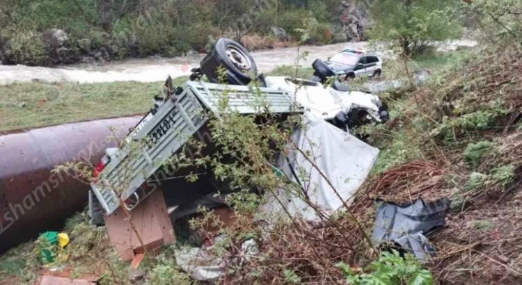 Խոշոր վթար՝ Վայոց ձորում. «UAZ» բեռնատարը հայտնվել է ձորում, վիրավոր կա
