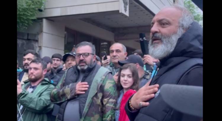 «ՏաԼույս»-ը դիմավորեց երթի մասնակիցներին․ միասին կատարեցին Հայաստանի և Արցախի օրհներգերը (տեսանյութ)