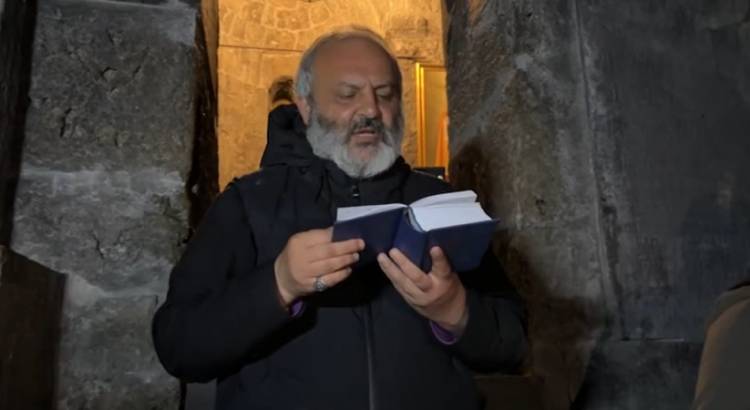 Օրն ամփոփվել է աղոթքով․ Բագրատ Սրբազանն աղոթք է կարդացել