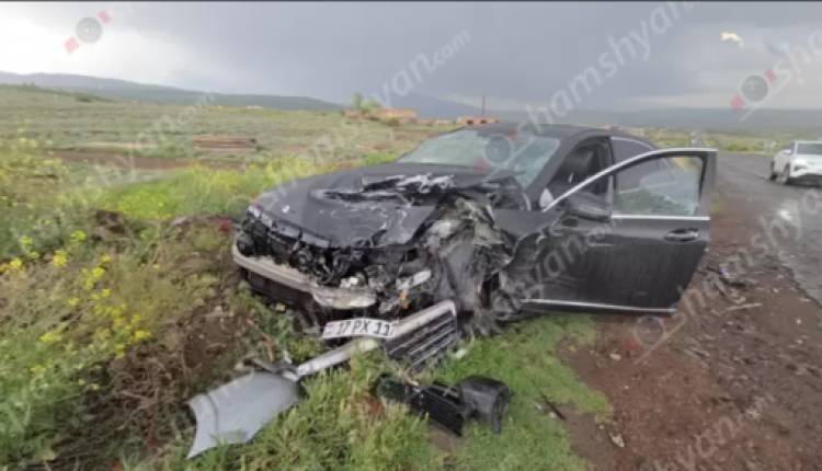 Արագածոտնում բախվել են Mercedes-ն ու Nissan-ը, որի վարորդը եղել է խմած. կան վիավորներ