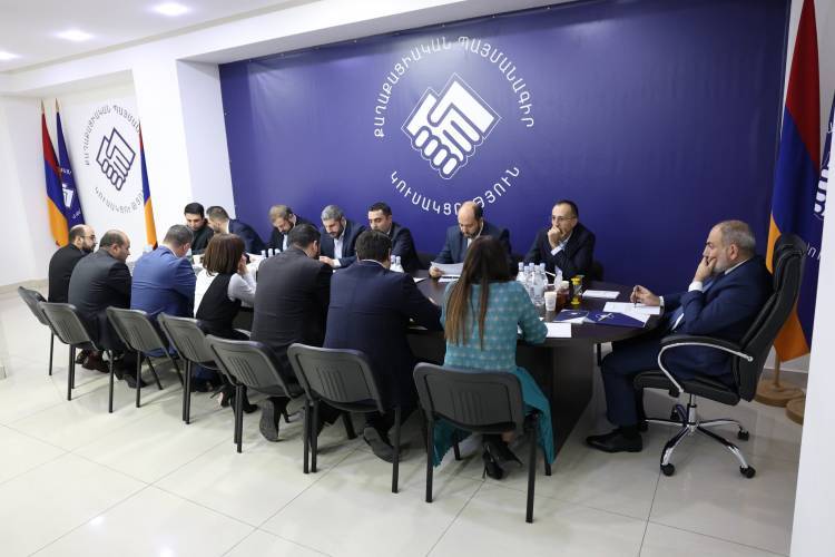 Իշխանական նավը երերում է․ «Հրապարակ»