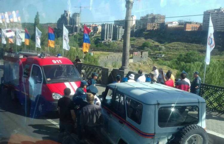 Քաղաքացին փորձում է ինքնասպանություն գործել՝ նետվելով Երևանի Հաղթանակի կամրջից