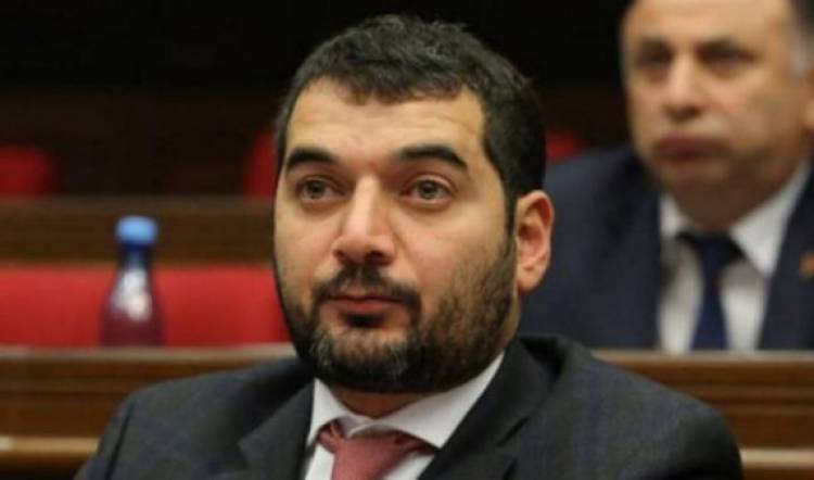Աներձագի «կրոնական» վոյաժները․ «Հրապարակ»