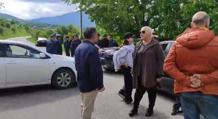 Կիրանցը շրջափակված է. ոստիկանները մշակույթի գործիչների մուտքն արգելել են (տեսանյութ, լուսանկարներ)