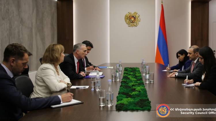 Արմեն Գրիգորյանը հանդիպել է ԵԱՀԿ Մինսկի խմբի ամերիկացի համանախագահ Լուի Բոնոյին